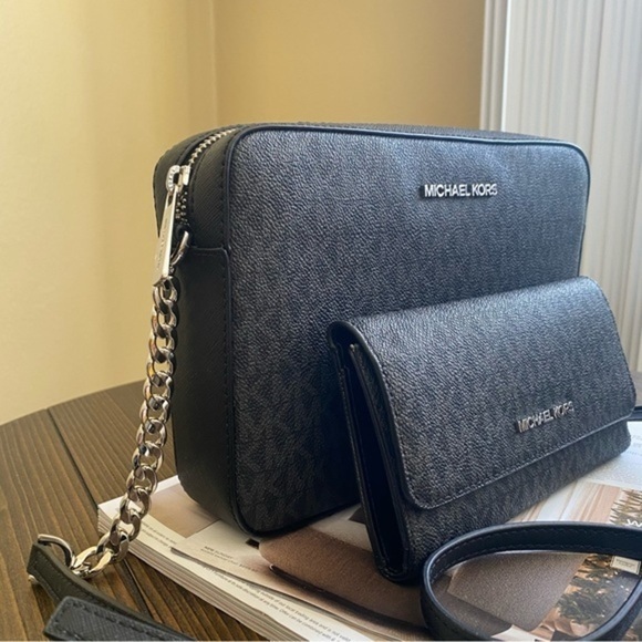 New Michael Kors jet set Large travel EW crossbody bag & wallet set - Picture 3 of 16